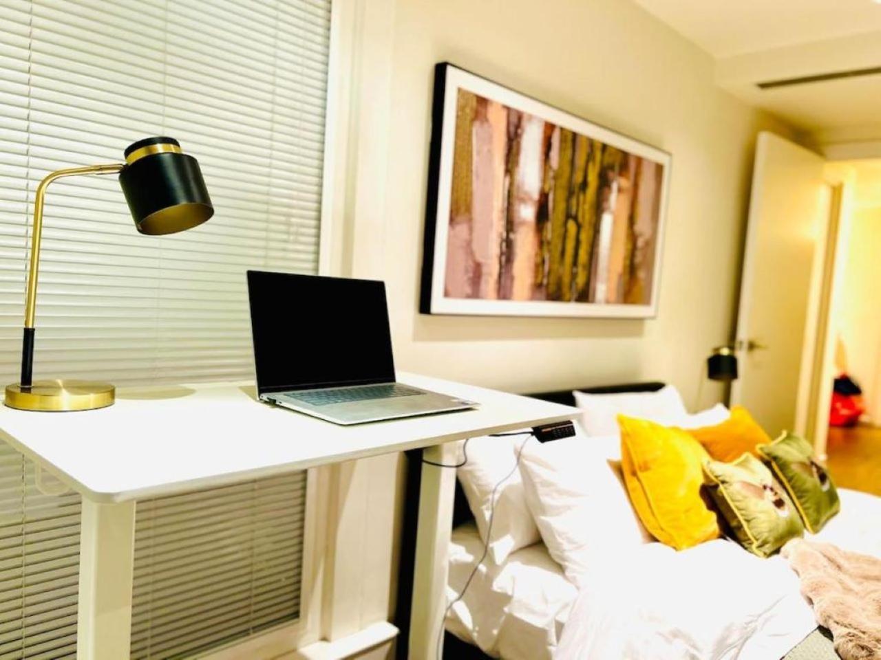 Luxury With Stunning Views In Prime Location - Perfect For Business Or Leisure London